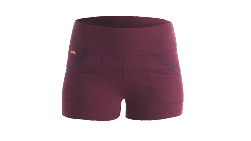 201504-yjmag-hot-yoga-shorts