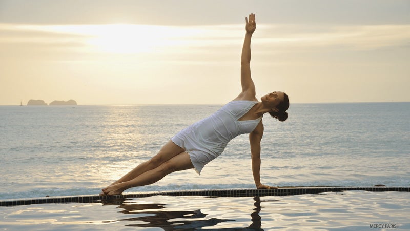 201506-yjmag-focus-1 beach, side plank