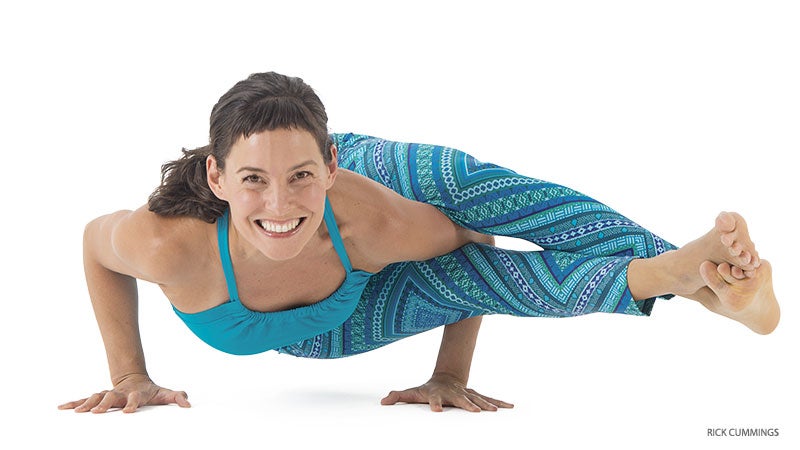 yogapedia_277_13_FNL-astavakrasana Amy Ippoliti, eight-angle pose, Astavakrasana