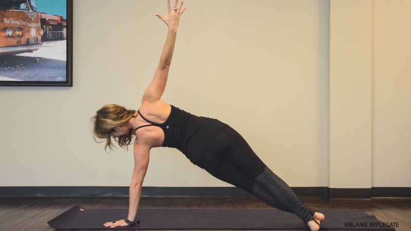 credit-leah-side-plank