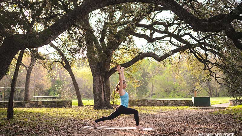 Leah Cullis demonstrates common mistakes in High Lunge, Crescent Variation. Leah Cullis demonstrates common mistakes in High Lunge, Crescent Variation, anjaneyasana