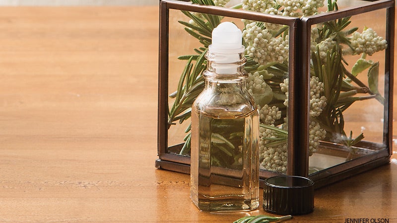 Roll-on frankincense,
helichrysum, and rosemary Roll-on frankincense,
helichrysum, and rosemary