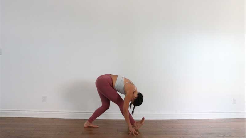 2-Runners-hamstring-stretch Kristin Calabria hamstring stretch