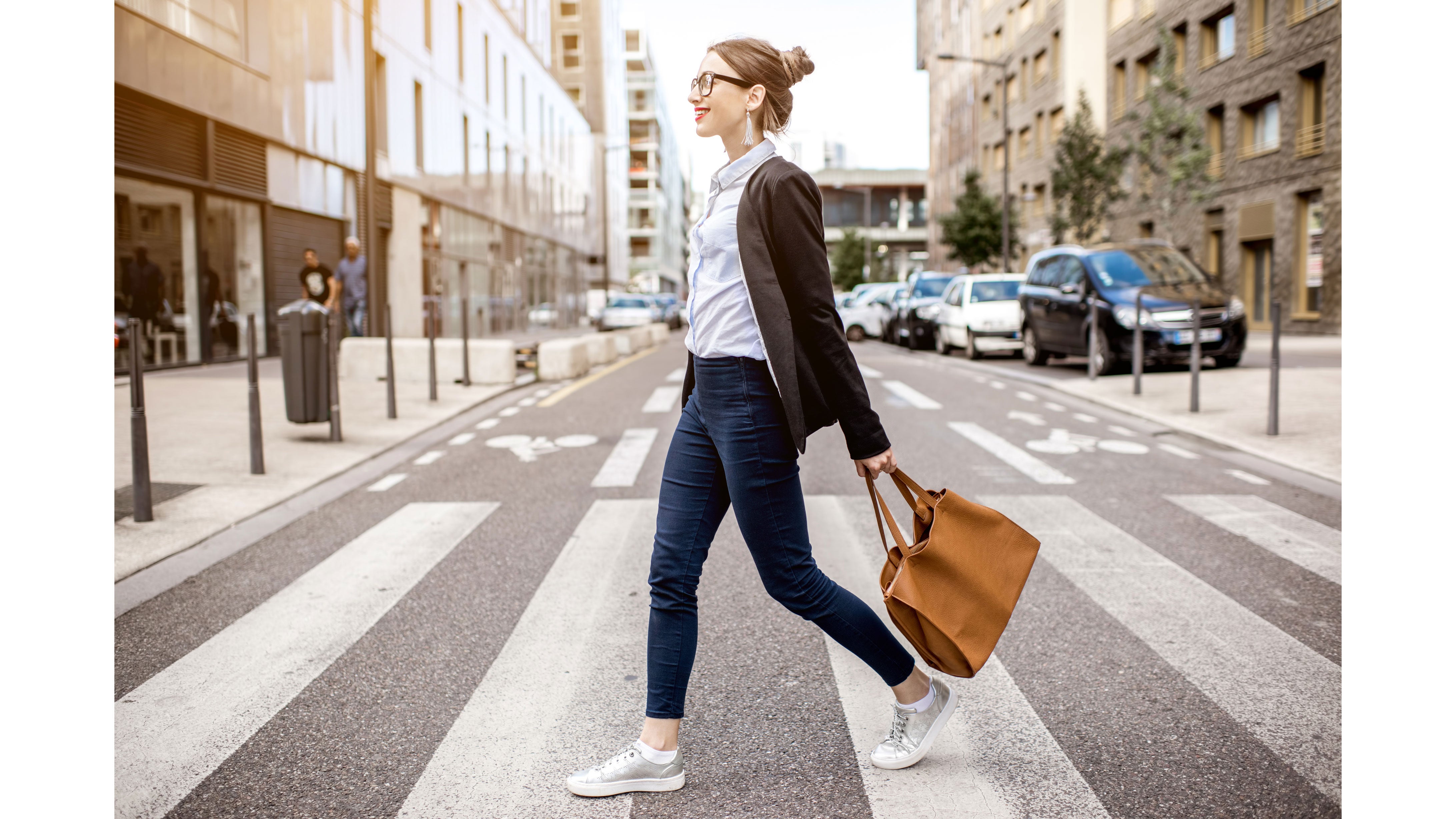 BusinessWomanOnAWalk Find mindfulness at work by going for a walk