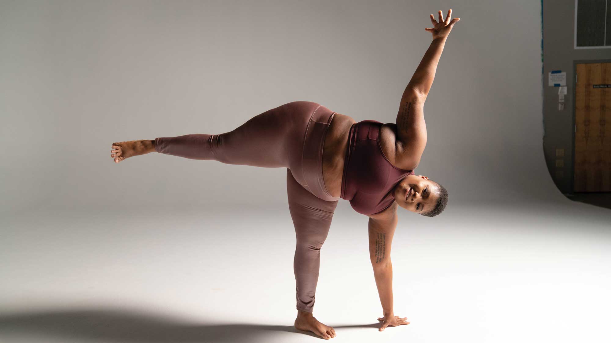 Jessamyn_halfmoonpose Jessamyn Stanley, Half Moon Pose