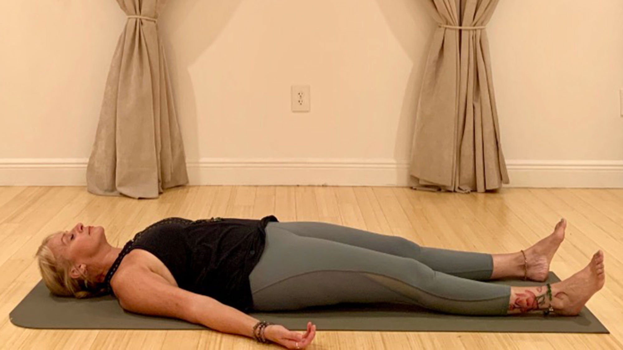5H5JQsAoSo2hHFZTeICXrQ_thumb_913d Yoga and breathe deeper. Corpse Pose (Savasana).