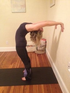 C Exhale and return to start. Repeat on the other side. Repeat both sides again holding your breath for 3 seconds. 