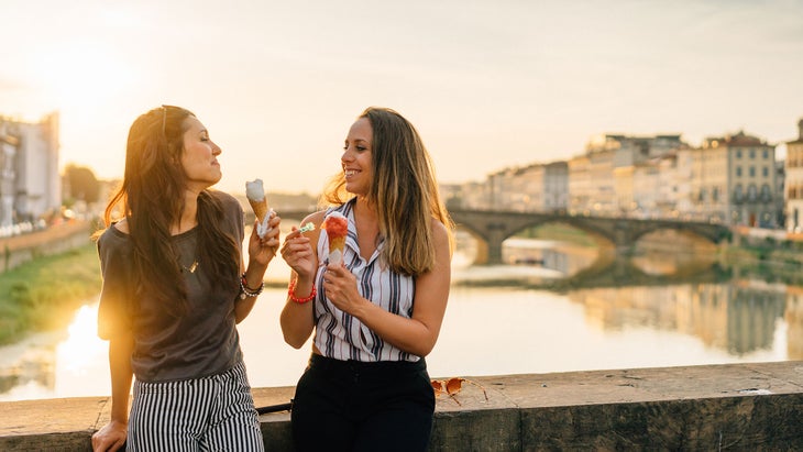 2Young-Friends-Portrait-While-Eating-Ice-Cream-585062158_4930x3287 Friends eating ice cream