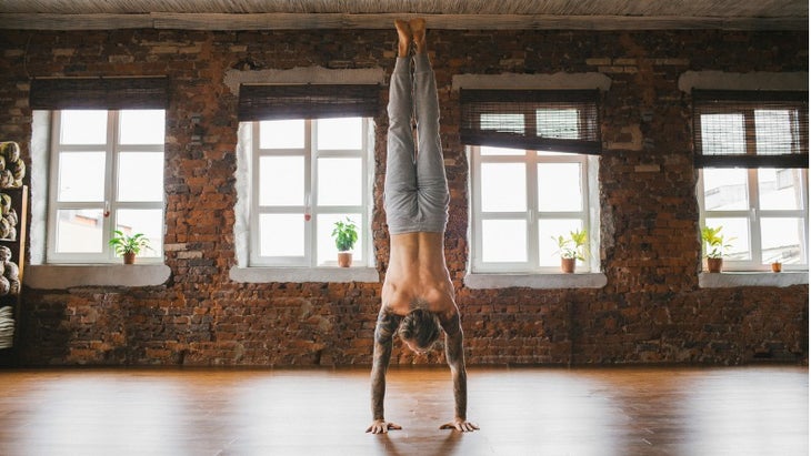 Ready To Master Balancing In Handstand Try To Defy Gravity In 7 Steps Ready To Master Balancing In Handstand Try To Defy Gravity In 7 Steps