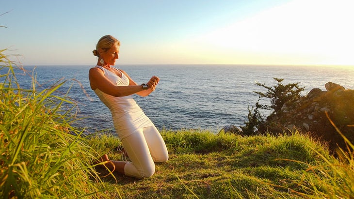 Shiva Rea in Dandasana (Staff Pose) Vinyasa (on knees variation) with Sankalpa Mudra Shiva Rea in Dandasana (Staff Pose) Vinyasa (on knees variation) with Sankalpa Mudra