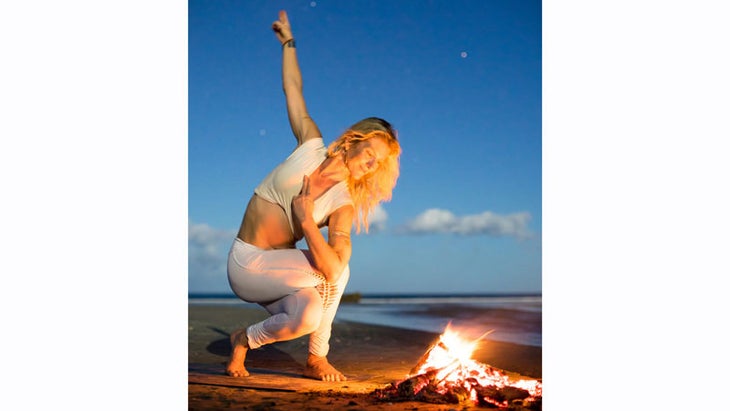 Shiva Rea in Parivrtta Lasya Vinyasa (Twisting Variation) with Prana Mudra - fire Shiva Rea in Parivrtta Lasya Vinyasa (Twisting Variation) with Prana Mudra