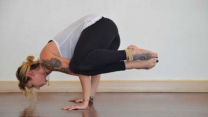 Stefanie Eris in Side Crow, parsva bakasana