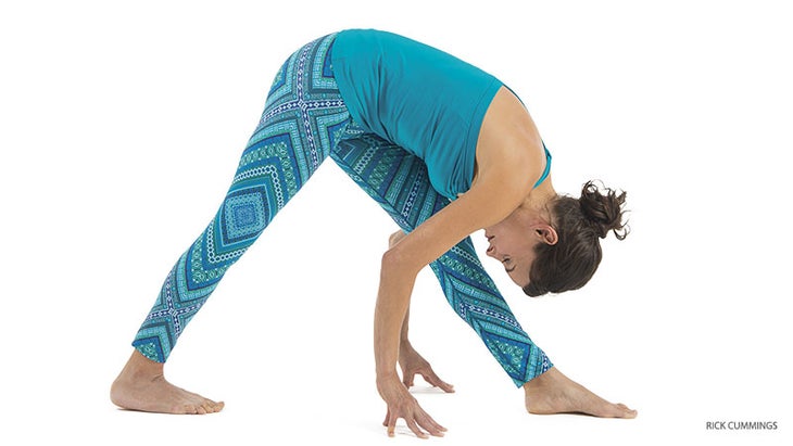 yogapedia_277_01_FNL-parsvottanasana-amy-ippoliti intense side stretch pose, Amy Ippoliti, parsvottonasana