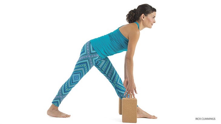 yogapedia_277_10_FNL-parsvottanasana-mod Amy Ippoliti, tight hamstrings, intense side stretch, parsvottonasana