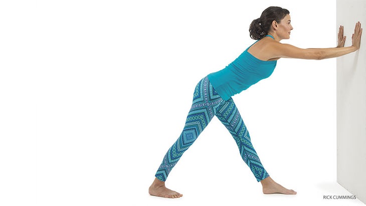 yogapedia_277_11_FNL-parsvotanasana-at-wall Amy Ippoliti, wall, intense side stretch pose, parsvottonasana