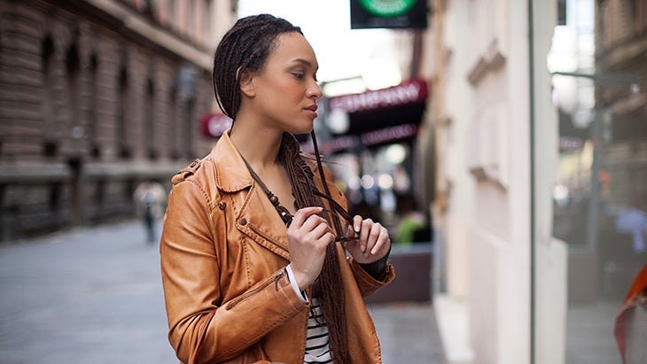 African-Woman-Window-Shopping-000046469014_Medium woman shopping