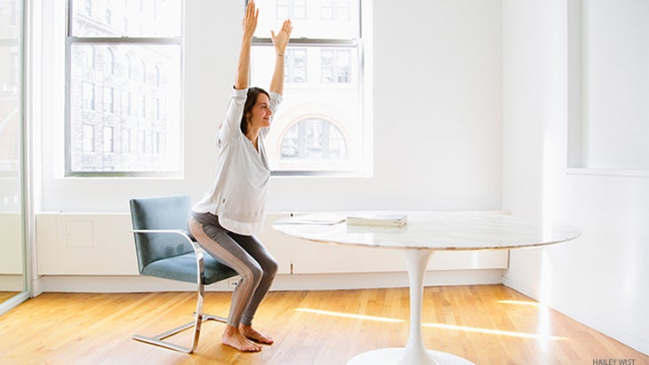ebchairpose Elena Bower, Yoga en silla, Postura de la silla, Uktasana