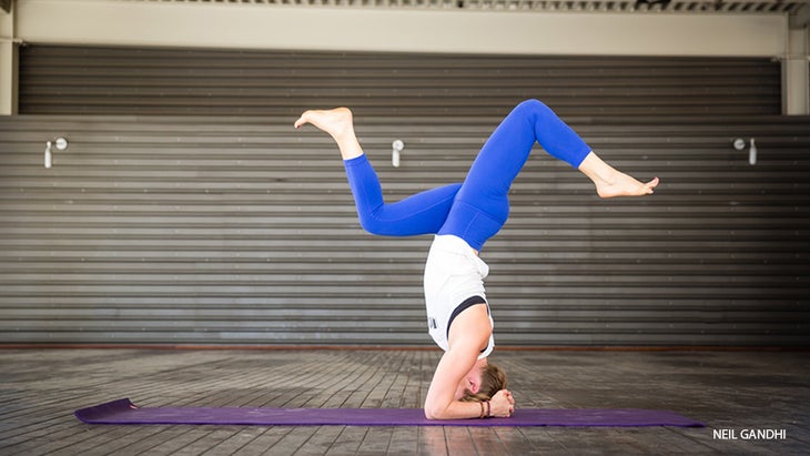 Leah Cullis performs Supported Headstand variations. Leah Cullis performs Supported Headstand variations, sirsasana