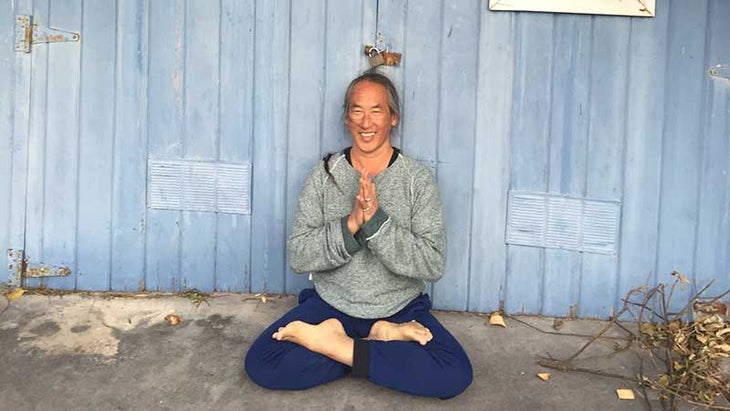 rodney-yee---full-lotus rodney yee, full lotus pose, padmasana