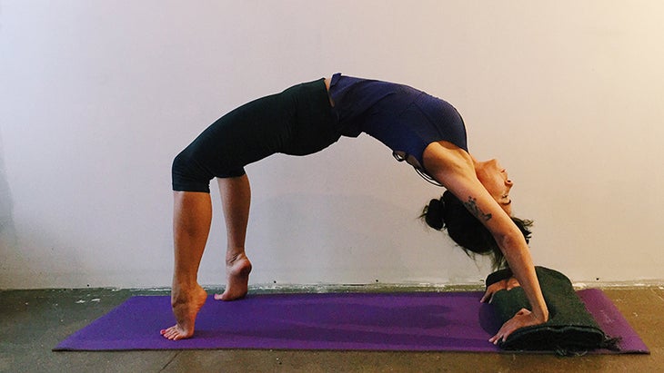 Amy Ippoliti S New Way To Warm Up For Wheel Pose Urdhva Dhanurasana