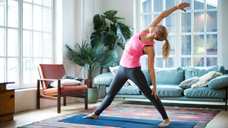 Yoga-Stretching, umgekehrte Dreieckshaltung