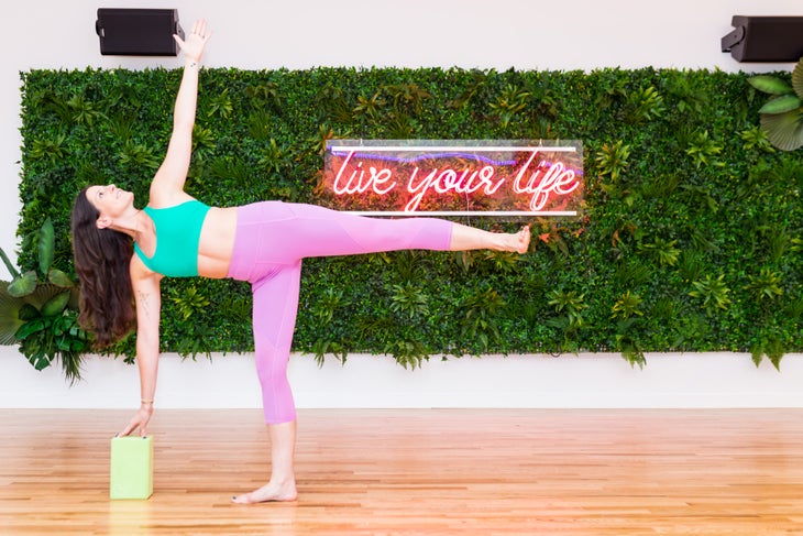 Ardha Chandrasana (1) None