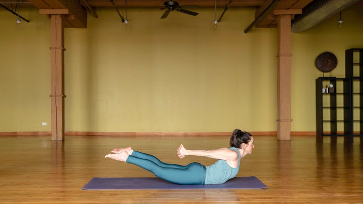 CCD06689 Locust Pose