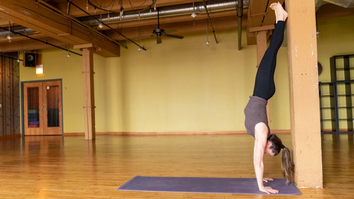 CCD06820 handstand