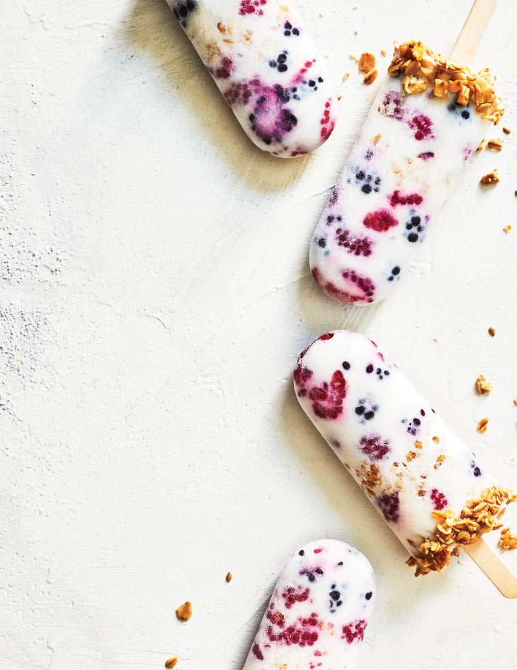 EAT-316-Breakfast-Pops_bjk immunity-boosting yogurt berry breakfast popsicle