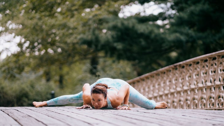 Dana-Slamp-Frog-Pose-variation-weB None