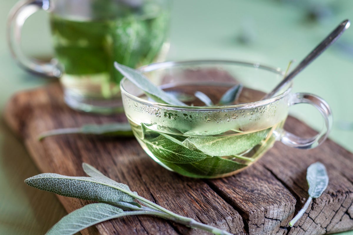 7 Holistic Remedies to Soothe a Sore Throat