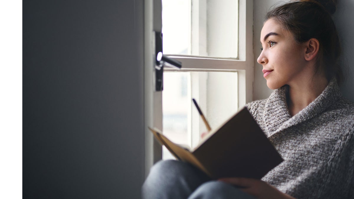 10 Journal Prompts To Help You Create the Life You Want in 2022