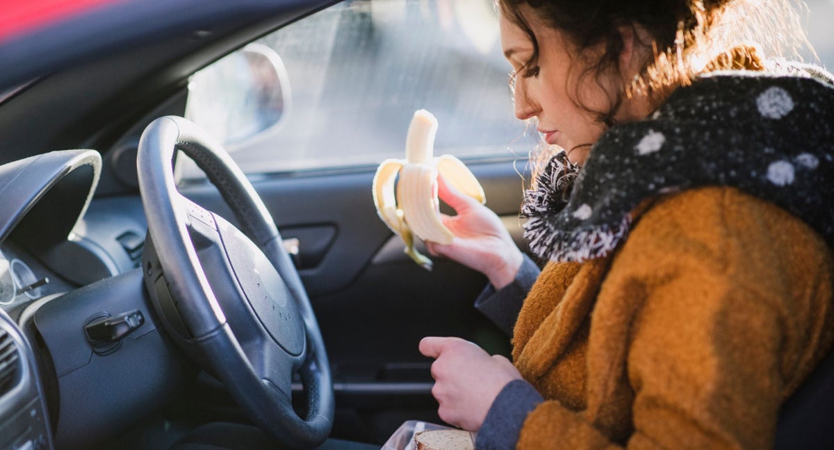 We Asked 6 Dietitians for the Best Healthy Travel Snacks. Here's What They Said