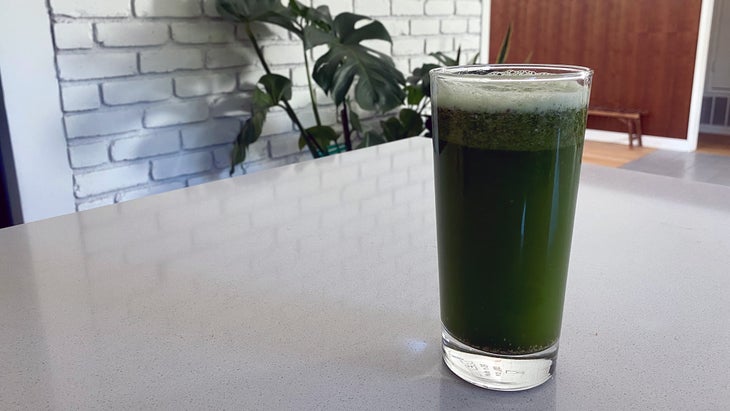 Detoxifying green drink