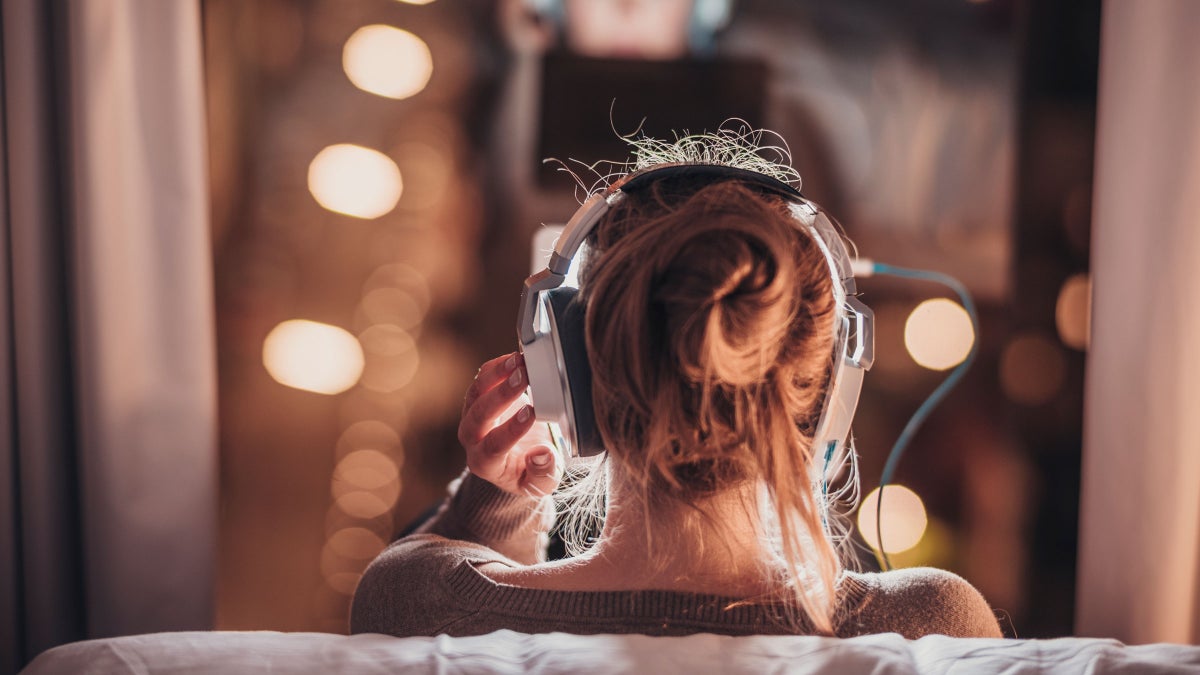 Can “Brown Noise” Help with Focus and Relaxation? We Asked Two Experts to Weigh In.