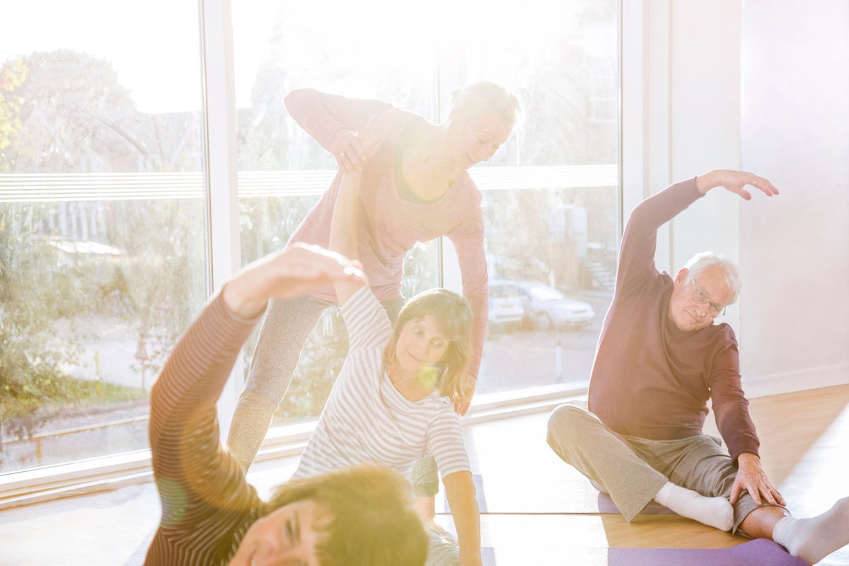 10 Tips for Teaching Yoga for Seniors
