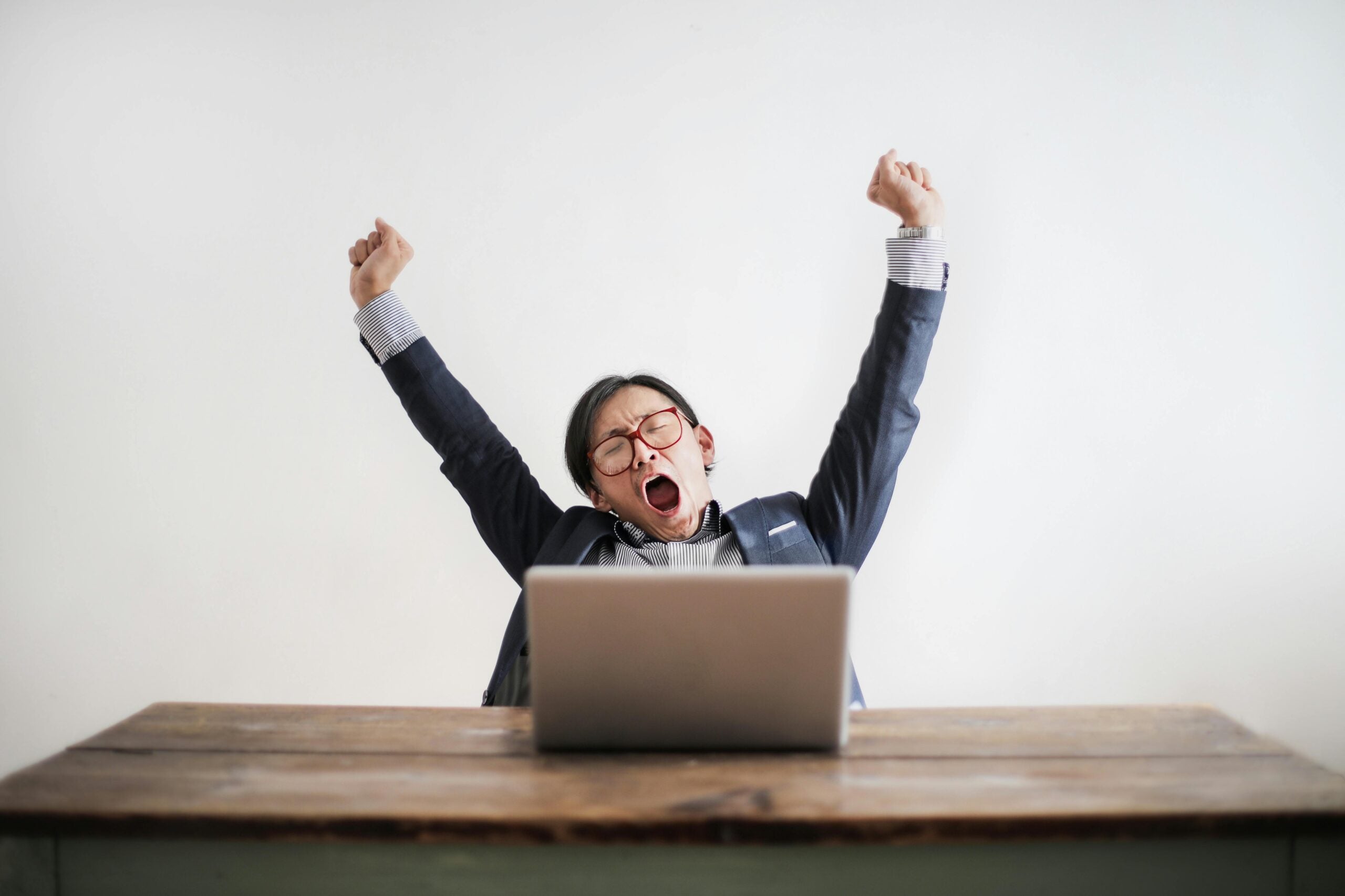 10-Minute Desk Yoga You’ll Want to Practice During Work 10-Minute Desk Yoga You’ll Want to Practice During Work